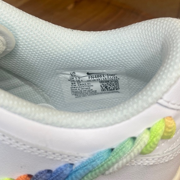 Nike
Dunks gs
Rainbow lace swoosh’ - Picture 3 of 12
